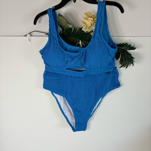 BOND-EYE women’s
‘SAVANNAH’ SWIMSUIT - Picture 5 of 12